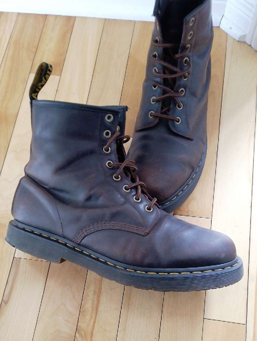 Dr. Martens Men's Brown Leather 6-Eye Lace-Up Boots - Picture 2 of 7
